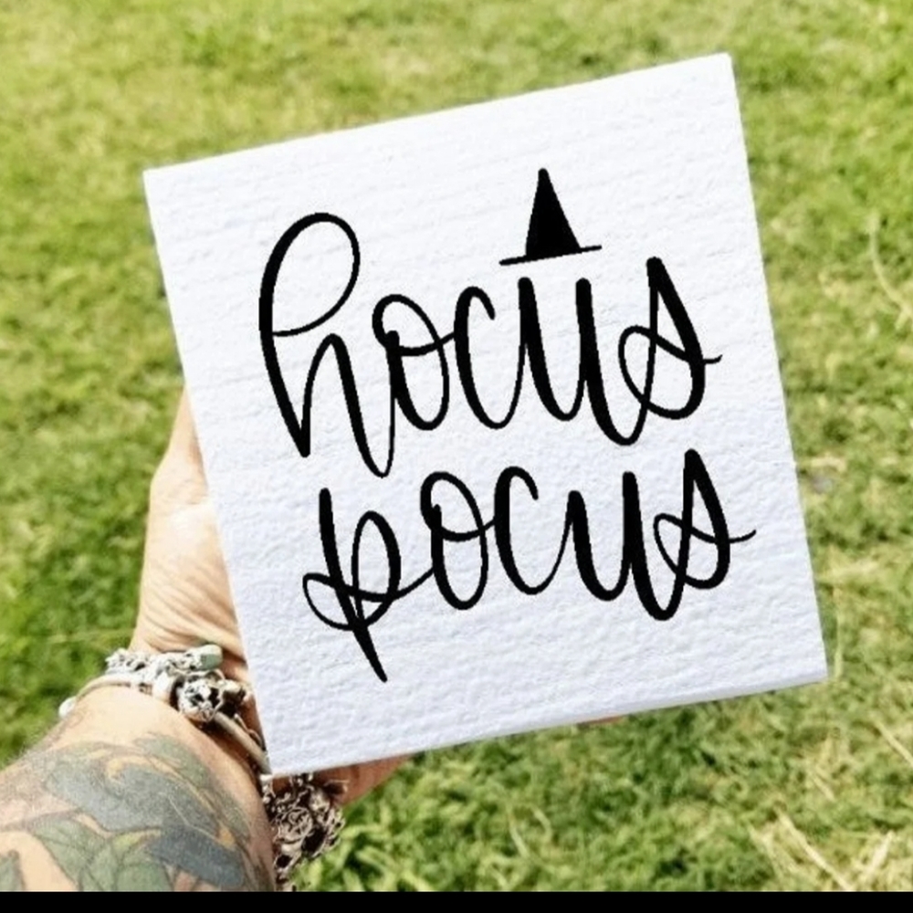 Hocus pocus woodsign